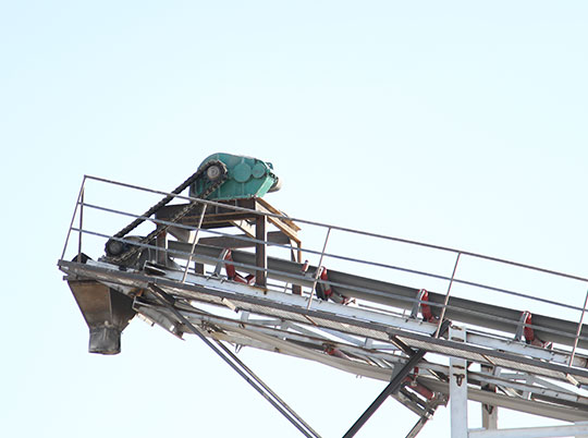 中國首臺(tái)千噸級全地面起重機(jī)三一下線